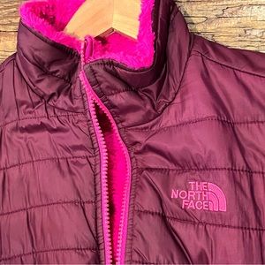 NORTHFACE GIRLS SIZE L REVERSABLE DARK PINK/ HOTPINK.  WARM!  GREAT CONDITION!